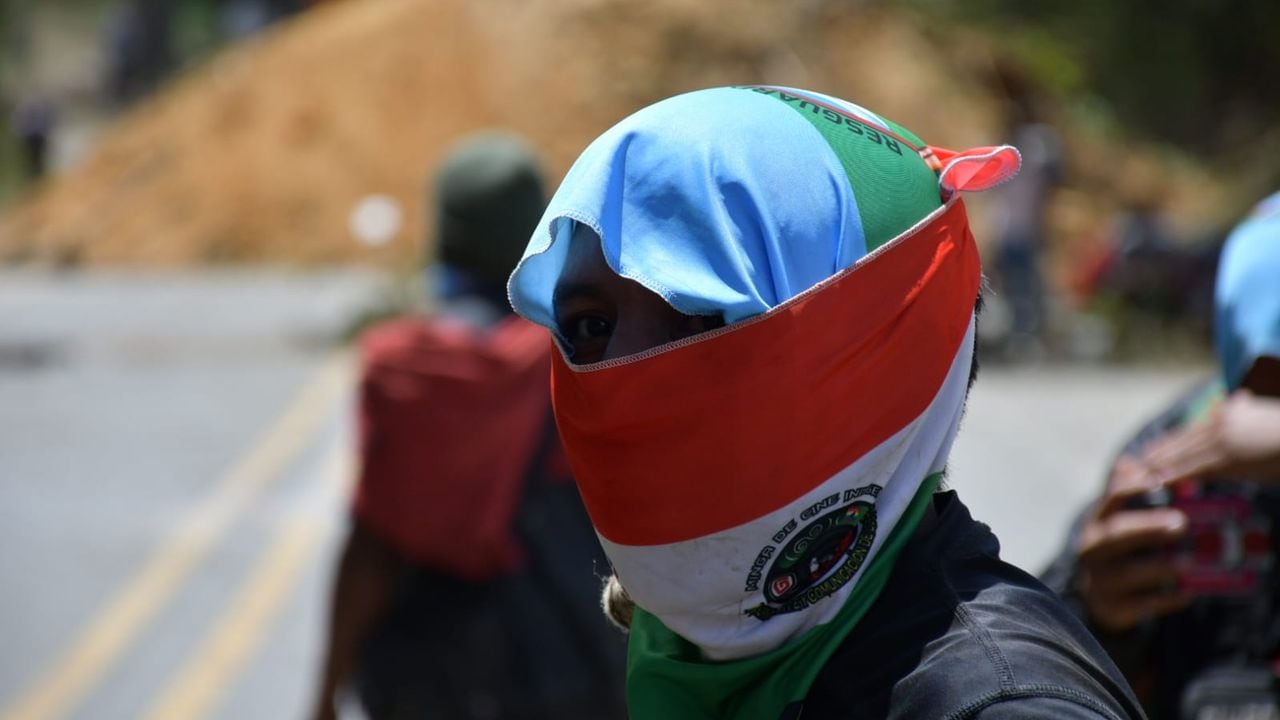 Comunidades Indígenas bloquearon la vía Panamericana que comunica a Popayán y Cali, específicamente en el kilómetro 27, a la altura del sector que es conocido como Quebrada Grande, en Piendamó, Cauca.