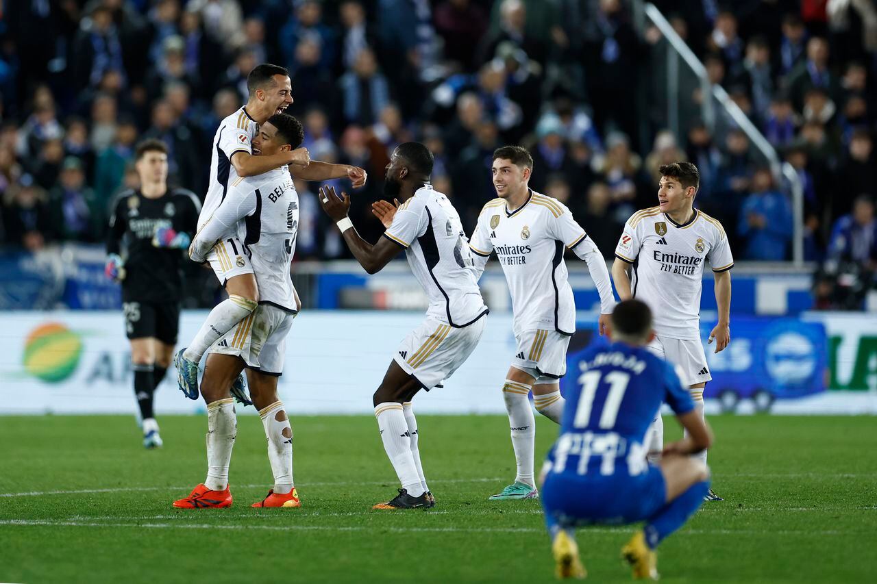 Real Madrid venció al Alavés y llegó a la cima de LaLiga de España
