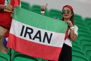 Una aficionada de Irán durante un partido de su selección en la Copa Mundial de Qatar 2022 en el Estadio Al-Thumama en Doha el 29 de noviembre de 2022. (Foto de Fadel Senna / AFP).