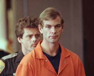 El asesino en serie Jeffrey L. Dahmer en la sala del tribunal en Estados Unidos, el 6 de agosto de 1991.