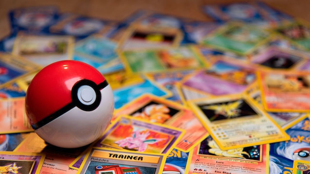 La popularidad de las cartas de Pokémon ha permitido que siga siendo un producto atractivo en el mercado, esa es una de las razones por las que sigue siendo coleccionable.