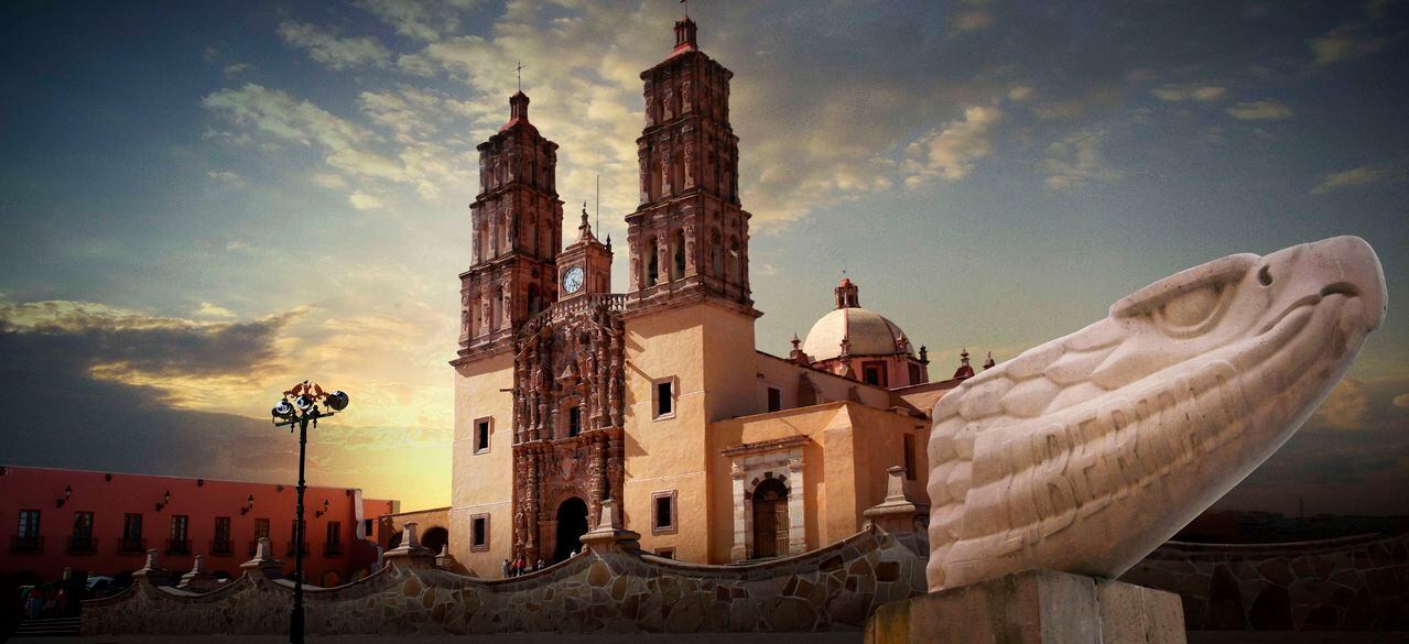 En San Miguel de Allende, pase   por la Parroquia de San Miguel Arcángel y el Santuario de Jesús Nazareno de Atotonilco, entre otros.