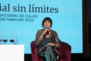La escritora española  Rosa Montero fue invitada al Congreso de Asocajas 2023, que se realizó en Barranquilla.