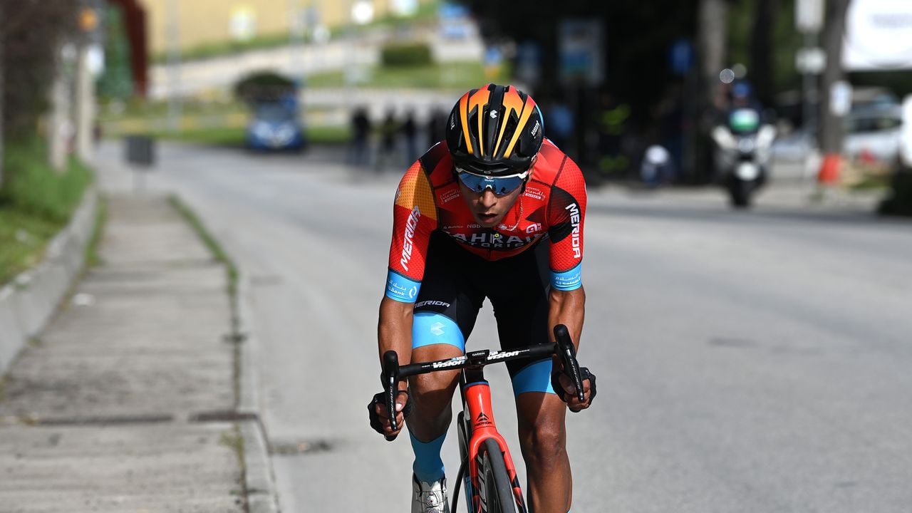 OSIMO, ITALY - MARCH 11: Santiago Buitrago Sanchez of Colombia and Team Bahrain Victorious competes in the chase group during the 58th Tirreno-Adriatico 2023, Stage 6 a 193km stage from Osimo Stazione to Osimo 252m / #UCIWT / #TirrenoAdriatico / on March 11, 2023 in Osimo, Italy. (Photo by Tim de Waele/Getty Images)