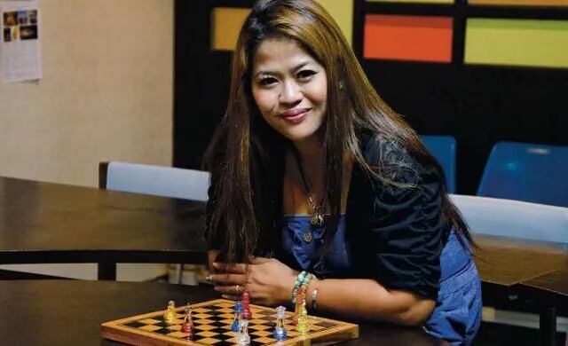 La Tailandesa utiliza el ajedrez para sus métodos adivinatorios.