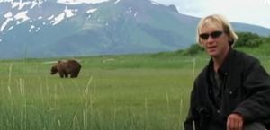 Captura video Youtube "Grizzly Man 2005 1080p" minuto 1:17
