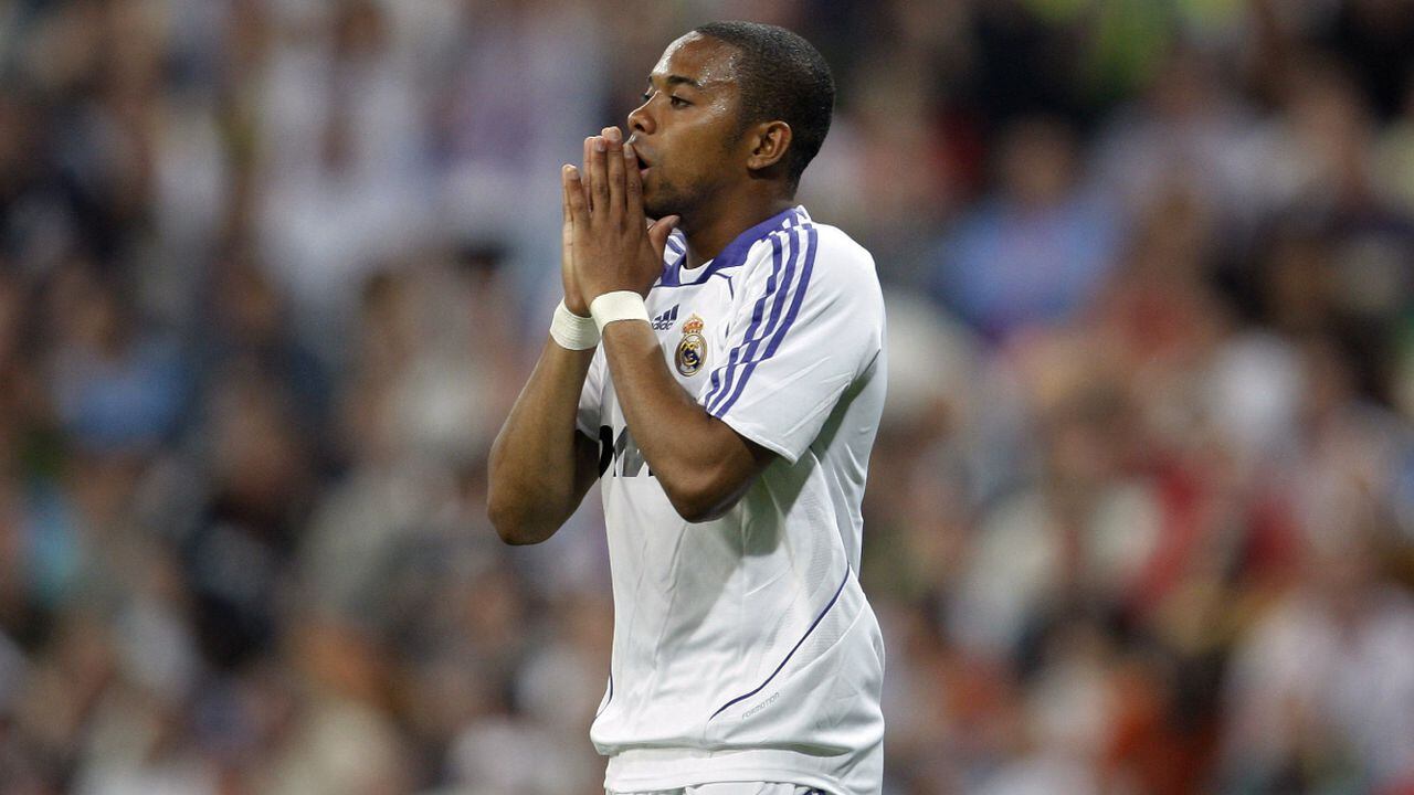 MADRID, SPAIN - APRIL 27: Robinho of Real Madrid reacts during the La Liga match between Real Madrid and Athletic Bilbao at the Santiago Bernabeu Stadium on April 27, 2008 in Madrid, Spain. (Photo by Getty Images/Jasper Juinen)