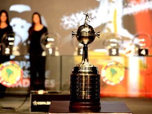 Trofeo de la Copa Libertadores 2016.