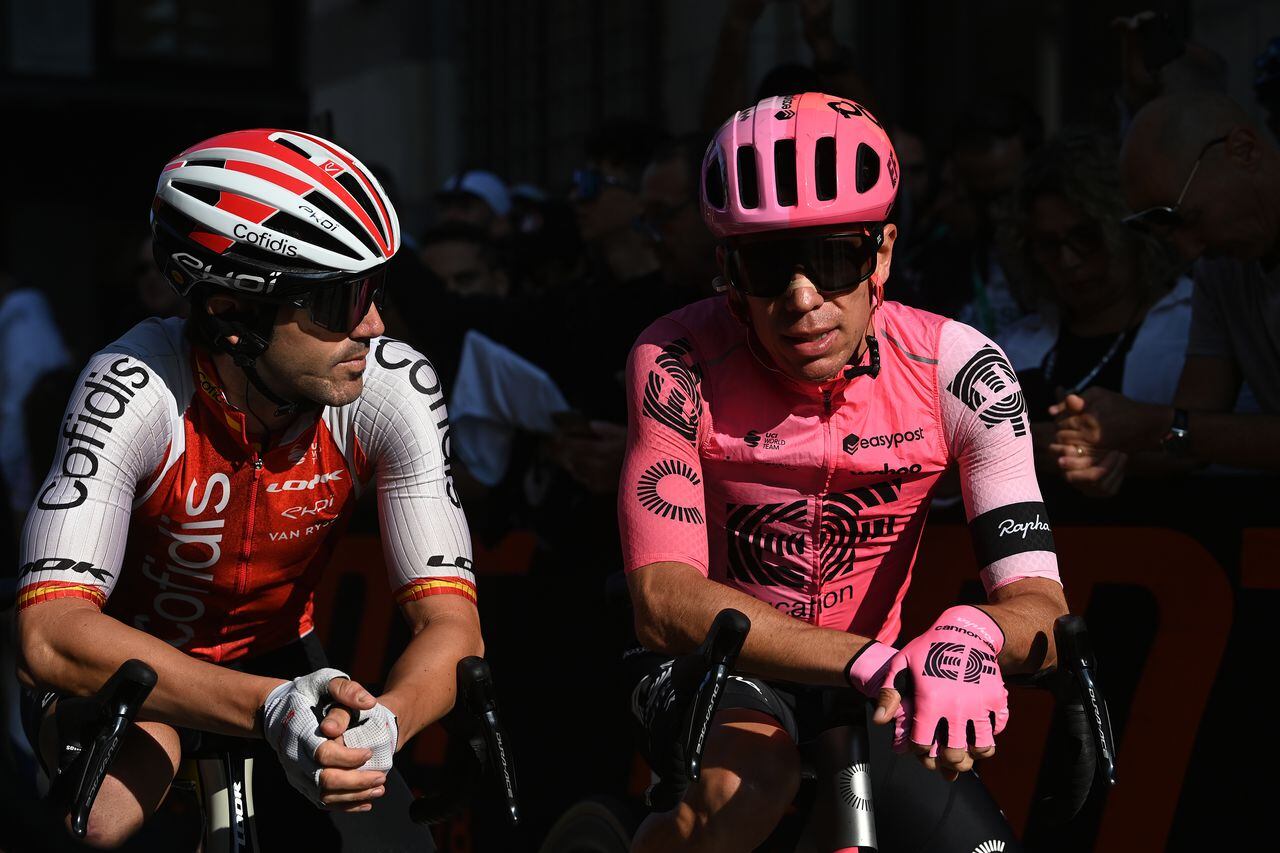 COMO, ITALY - OCTOBER 07: (L-R) Ion Izagirre of Spain and Team Cofidis and Rigoberto Uran of Colombia and Team EF Education-Easypost prior to the 117th Il Lombardia 2023 a 238km one day race from Como to Bergamo / #UCIWT / on October 07, 2023 in Como, Italy. (Photo by Tim de Waele/Getty Images)