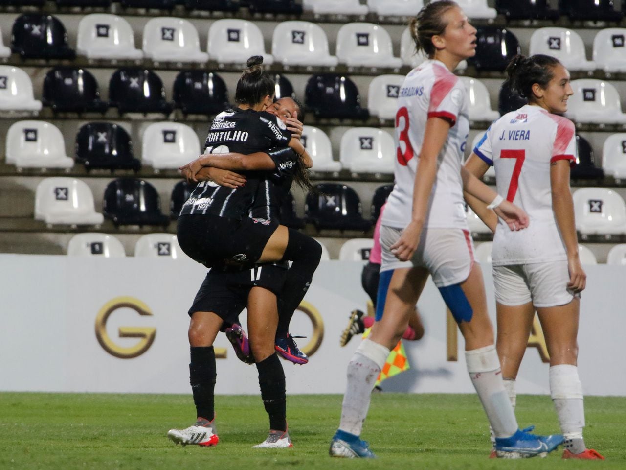 Imágenes de un partido de Copa Libertadores Femenina en 2021 entre Corinthians y Nacional