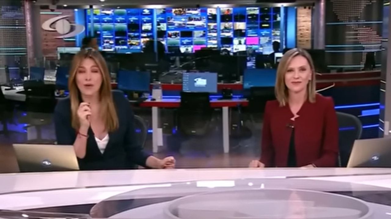 Presentadoras de Noticias Caracol vivieron un momento jocoso en medio de la transmisión en vivo de este 31 de octubre.