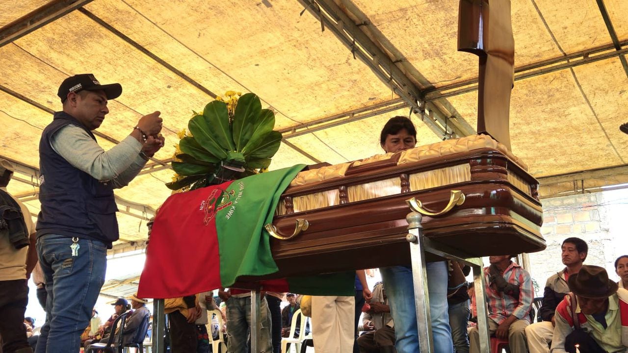 En la vereda la bodega en Toribio cauca,se lleva a cabo el velorio de la líder indígena carmelita yule.