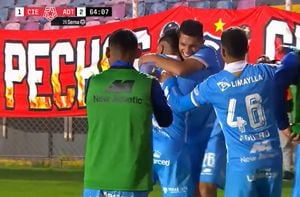 Colombiano Kevin Serna marcó gol a lo maradoniano en la liga de Perú