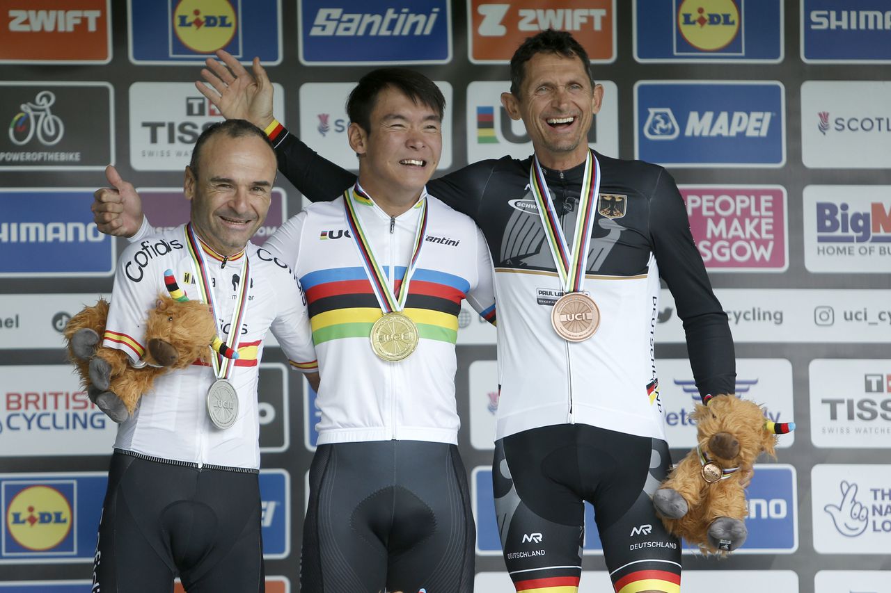 Ricardo Ten (izq.), también ganó una medalla de plata en el Mundial de Ciclismo.