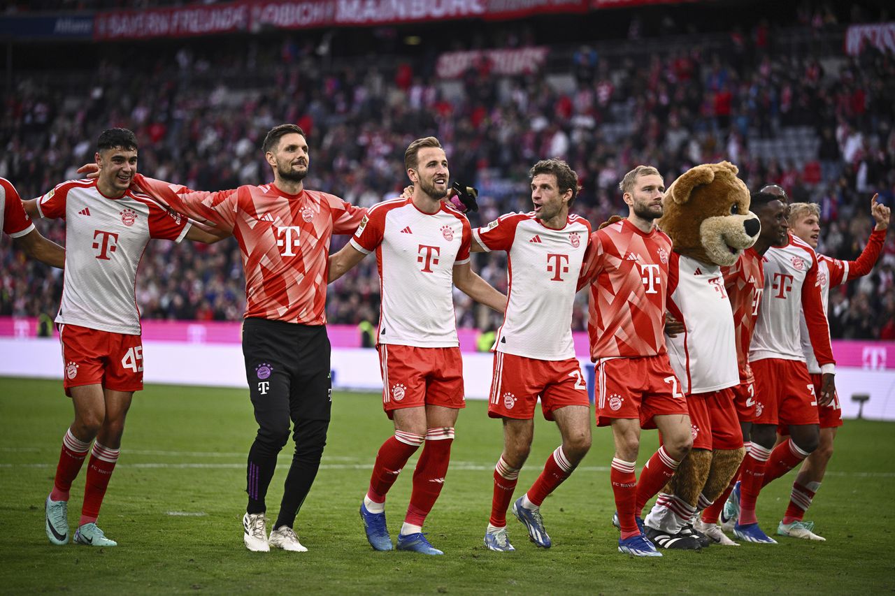 Bayern Múnich celebra el triunfo, por goleada 8-0, sobre el SV Darmstadt 98