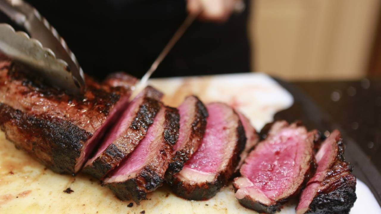 Estudios hacen relación entre el alto consumo de carnes rojas y el cáncer.