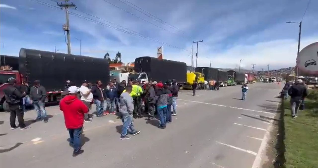 Protestas en vía Bogotá - Villavicencio.