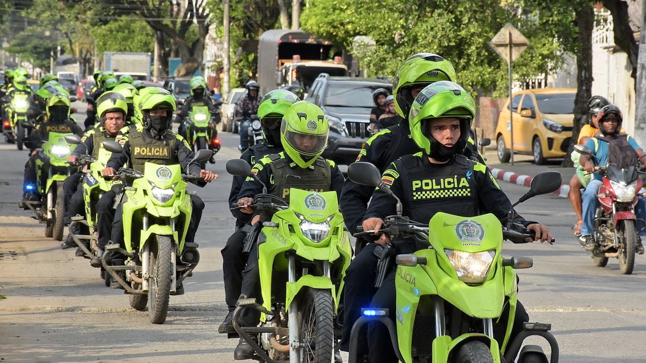 Tras el anuncio del Alcalde Alejandro Eder de que la Policia Metropolitana se tome las calles de la ciudad, se puede evidenciar la presencia de la fuerza pública con controles de vigilancia y seguridad en los barrios de cali.