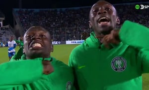 La polémica celebración de los jugadores de Nigeria.