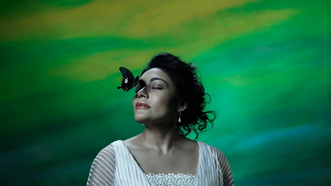 Ailyn Pérez as Florencia Grimaldi in Daniel Catán’s "Florencia en el Amazonas." Photo: Paola Kudacki / Met Opera