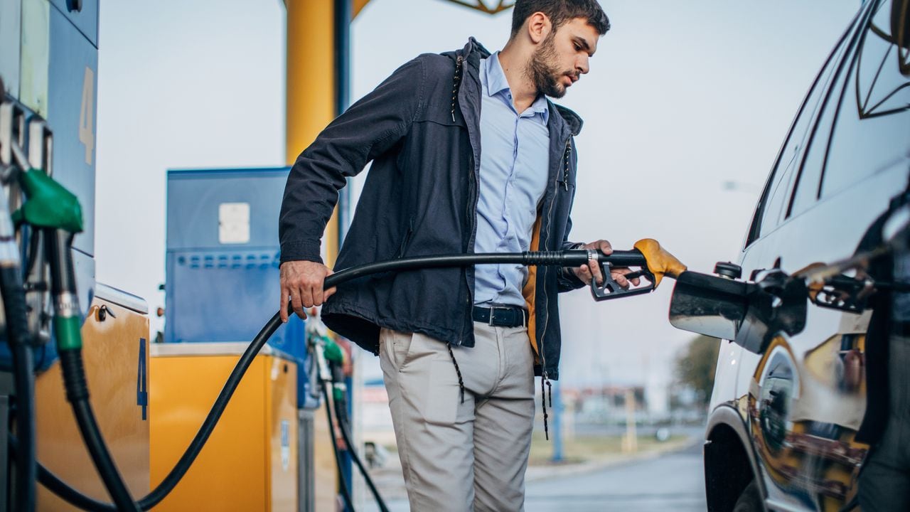Conductores de todo el mundo buscan comprender por qué sus autos consumen más gasolina de lo esperado.