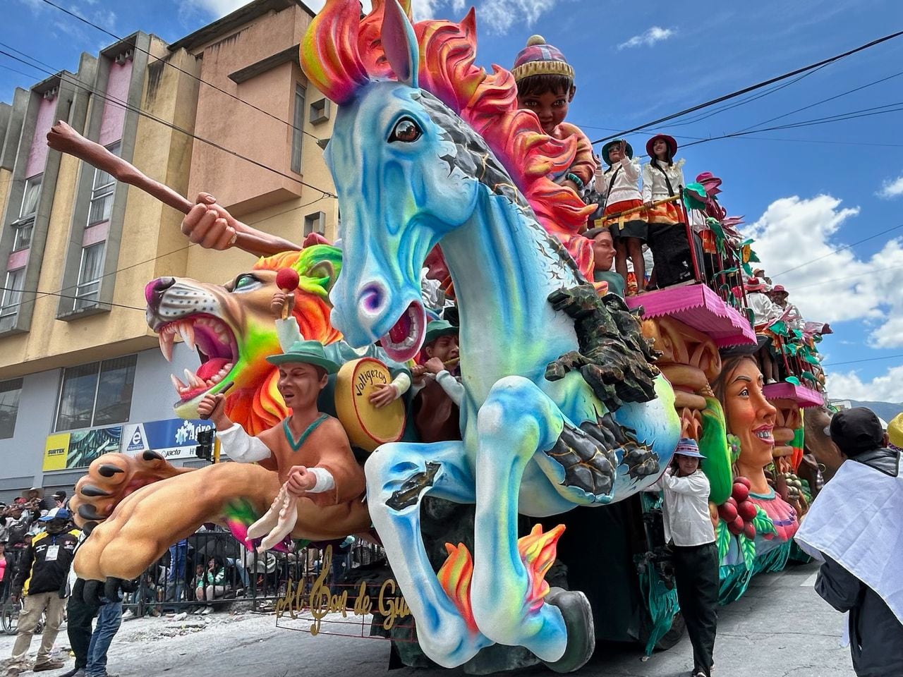 Las carrozas que participaron del Desfile Magno en Pasto fueron imponentes. | Foto: Héctor Montero