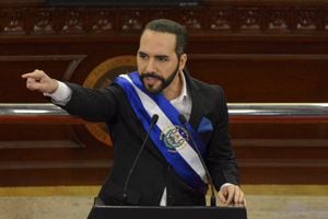 l presidente de El Salvador, Nayib Bukele, entrega un mensaje a los ciudadanos al celebrar su tercer año en el cargo en el edificio de la Asamblea Legislativa de la República de El Salvador el 1 de junio de 2022