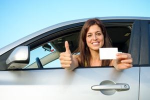 En Cali, circular con la licencia de conducción vencida acarrea una multa de $263.000 y guiar un vehículo en estado de embriaguez puede llevar a la suspensión de la misma.