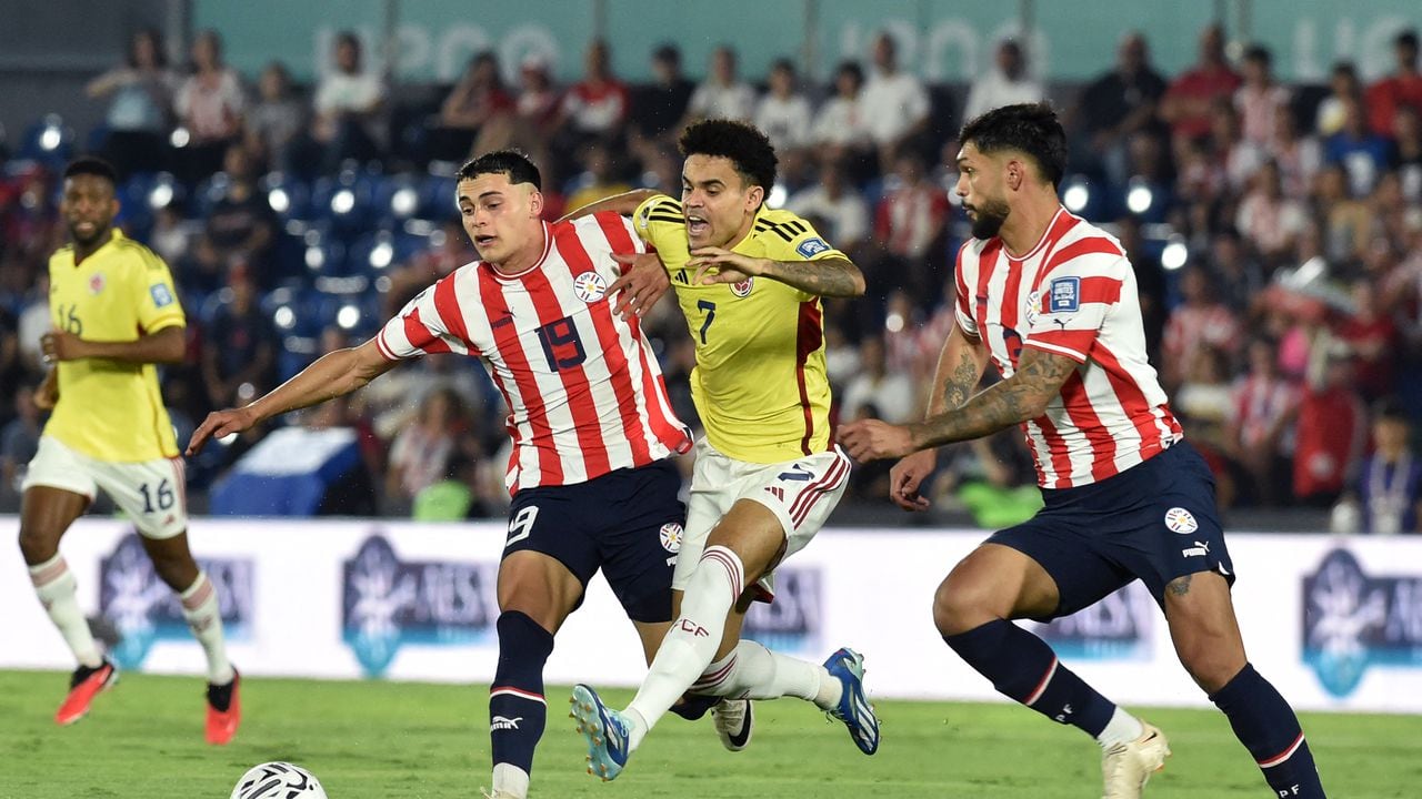 Luis Díaz en el juego ante Paraguay por la eliminatoria sudamericana rumbo al Mundial 2026