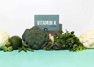Parte de la vitamina K la sintetizan ciertas bacterias en el intestino.