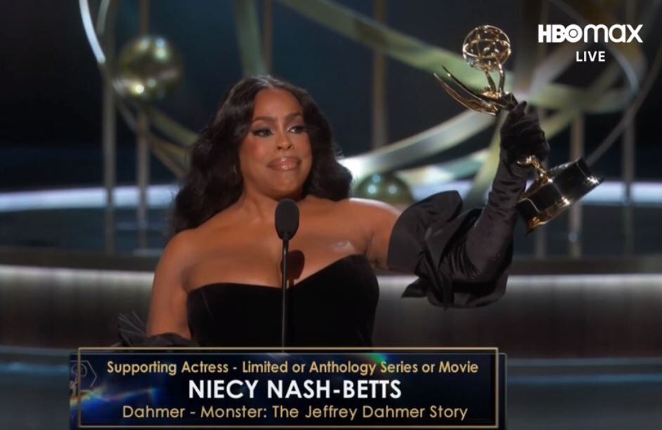 Niecy Nash-Betts ganó el Emmy a mejor actriz de reparto en serie limitada, película o antología tras su rol en la serie de Netflix ‘Dahmer – Monster: The Jeffrey Dahmer Story’.