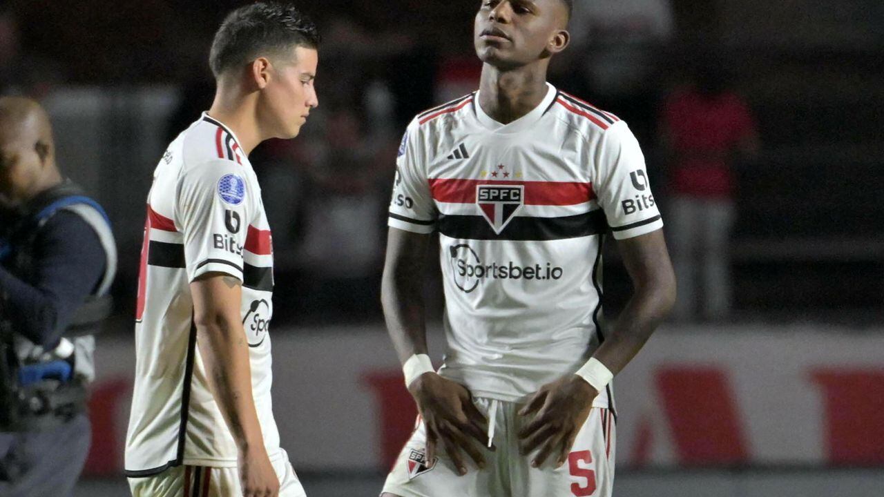 Sao Paulo's Colombian midfielder James Rodriguez (L) and Sao Paulo's Ecuadorian defender Robert Arboleda react after losing against Liga de Quito in the penalty shoot-out of the Copa Sudamericana quarterfinals second leg football match between Brazil's Sao Paulo and Ecuador's Liga de Quito at the Morumbi stadiumn, in Sao Paulo, Brazil, on August 31, 2023. (Photo by NELSON ALMEIDA / AFP)