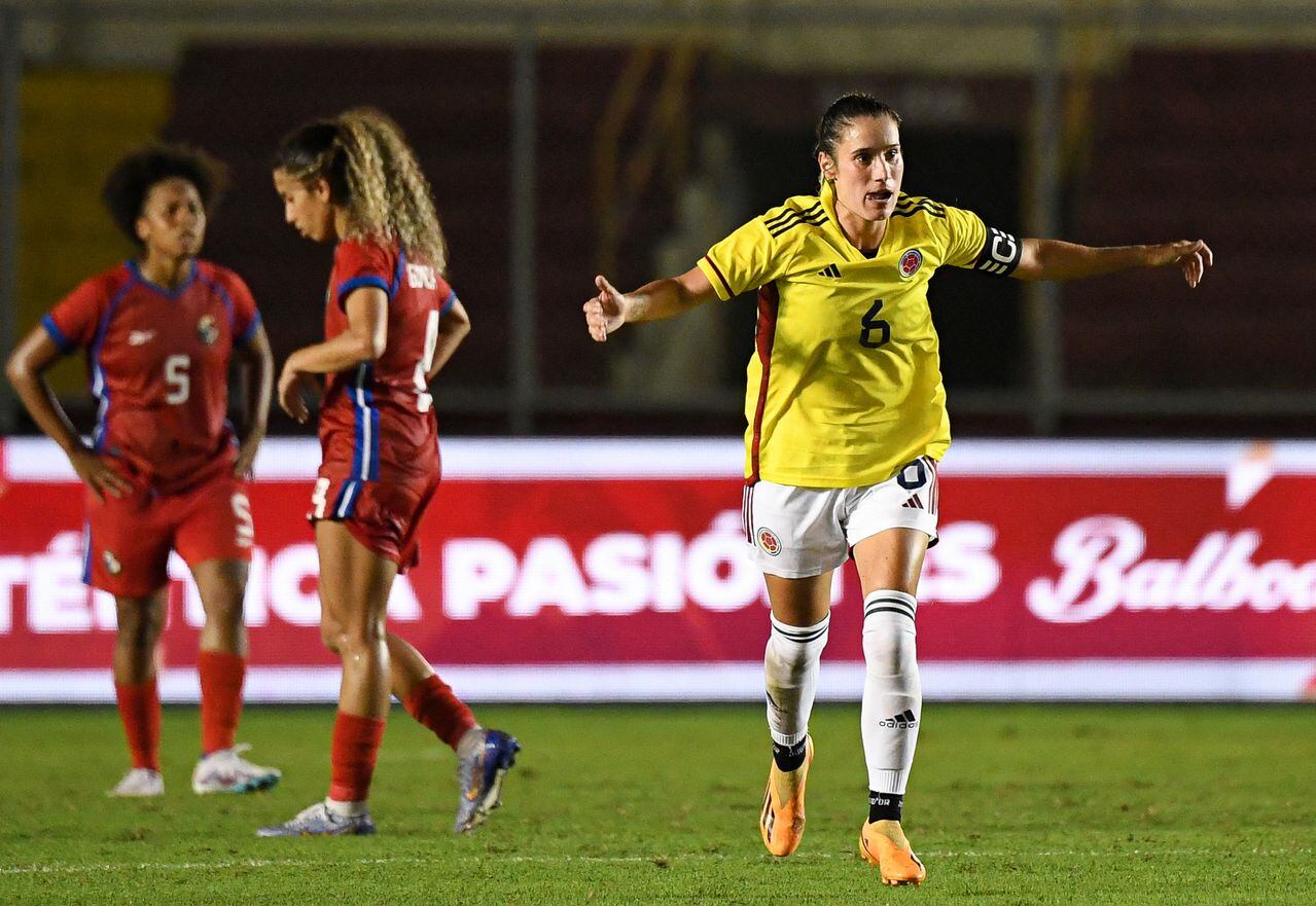 Colombia's Daniela Montoya (R) celebrates after scoring against Panama during the friendly football match between Panama and Colombia, ahead of the upcoming FIFA Women's World Cup, at the Rommel Fernandez stadium in Panama City, Panama, on June 17, 2023. The FIFA Women's World Cup Australia & New Zealand 2023 will be held from July 20 to August 20, 2023. (Photo by ROBERTO CISNEROS / AFP)