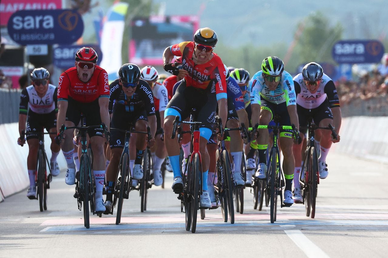 El italiano Jonathan Milan fue el más rápido en la segunda etapa del Giro de Italia que se cumplió entre Teramo y San Salvo.