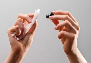 Este curioso dispositivo limpia las gafas por ti y te deja los cristales  relucientes sin esfuerzo