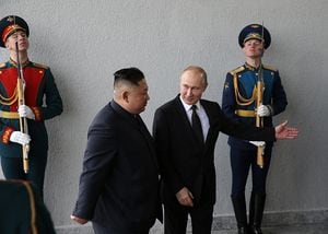 Imagen de Archivo. Kim y Putin podrían reunirse en Vladivostok, una ciudad del este de Rusia a donde Putin llegó el lunes para asistir a un foro internacional que termina el miércoles, reportó la agencia noticiosa rusa TASS.  (Photo by Mikhail Svetlov/Getty Images)