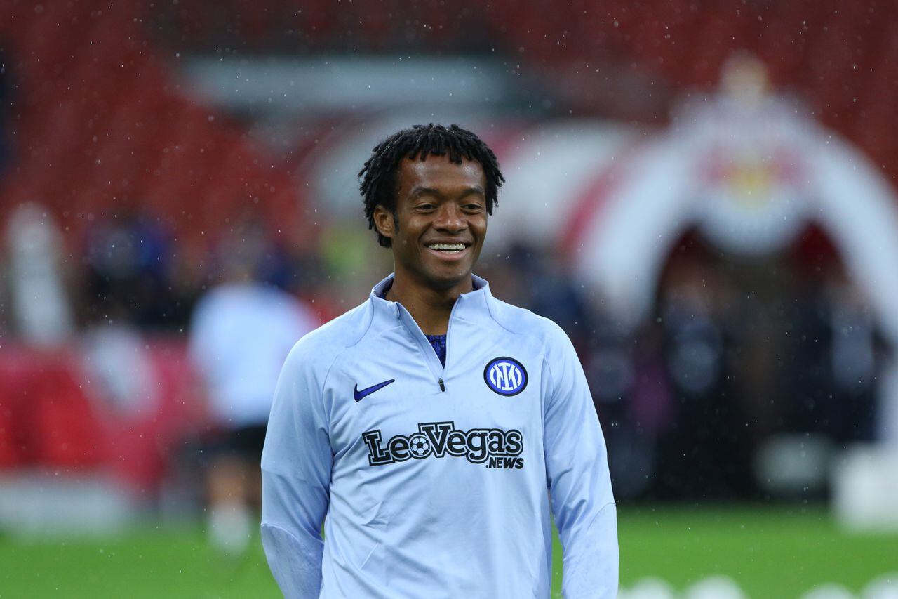 SALZBURG, AUSTRIA - AUGUST 9: Juan Cuadrado of FC Internazionale Milan smiles during warm-up during the pre-season friendly match between FC Red Bull Salzburg and FC Internazionale at Red Bull Arena on August 9, 2023 in Salzburg, Austria. (Photo by Severin Aichbauer/SEPA.Media /Getty Images)