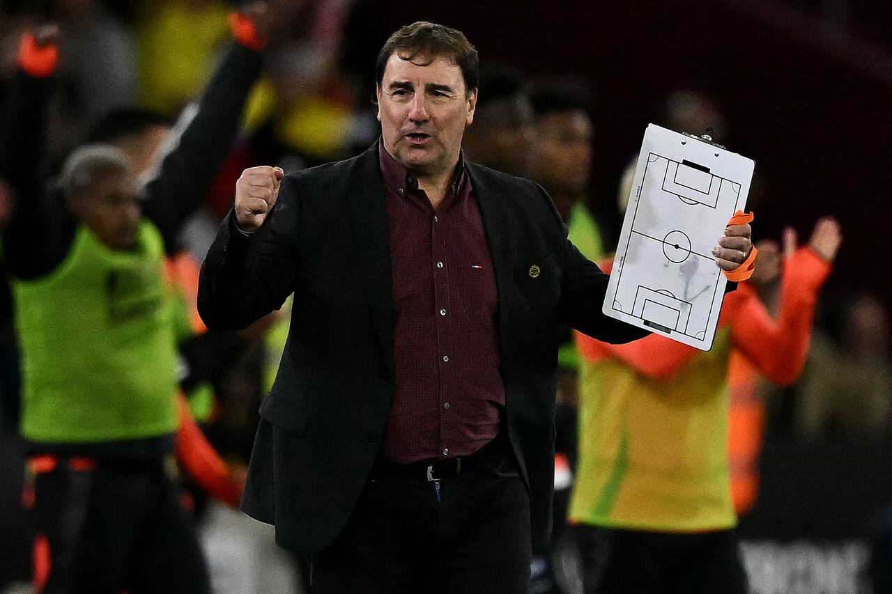 Colombia's Argentine coach Nestor Lorenzo celebrates at the end of the international friendly football match between Spain and Colombia at The London Stadium in east London on March 22, 2024. (Photo by Ben Stansall / AFP)