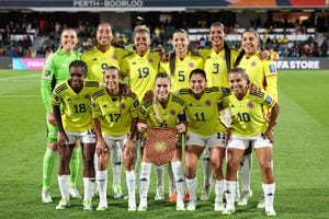Colombia players pose for a group photo before the start of the Australia and New Zealand 2023 Women's World Cup Group H football match between Morocco and Colombia at Perth Rectangular Stadium in Perth on August 3, 2023. (Photo by Colin MURTY / AFP)