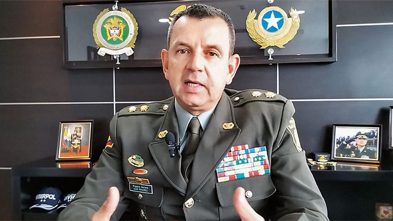  El director de la Dijín, el general José Luis Ramírez, anunció mano dura contra las empresas que se presten para mezclar actividades legales con ilegales, como el caso del buque cisterna. 