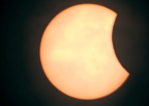 El eclipse de se vio de manera parcial en Cali con un máximo de 20 %.