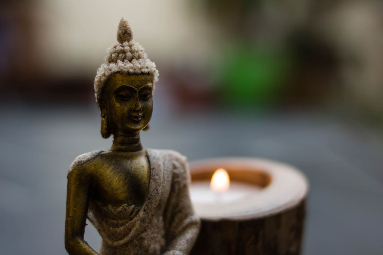 Descubrir el profundo significado que se atribuye a tener un Buda en casa según las creencias del Feng Shui.