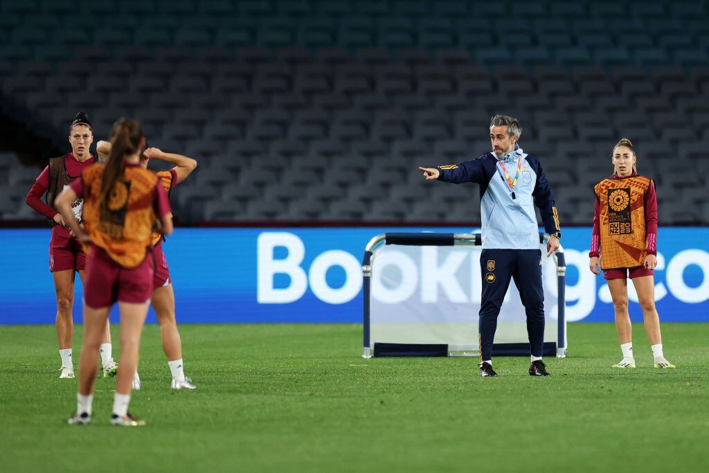 SYDNEY, AUSTRALIA - AUGUST 19: Jorge Vilda, Head Coach of Spain, gives the team instructions during a Spain Training Session during the the FIFA Women's World Cup Australia & New Zealand 2023 at Stadium Australia on August 19, 2023 in Sydney, Australia. (Photo by Catherine Ivill/Getty Images)
