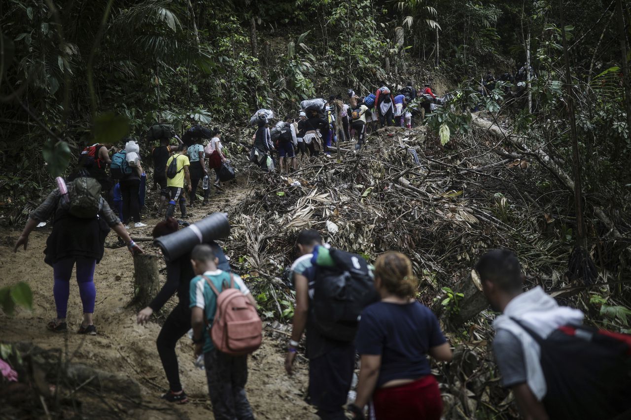 Panamá despliega 1200 policías en la frontera con Colombia para atender crísis migratoria