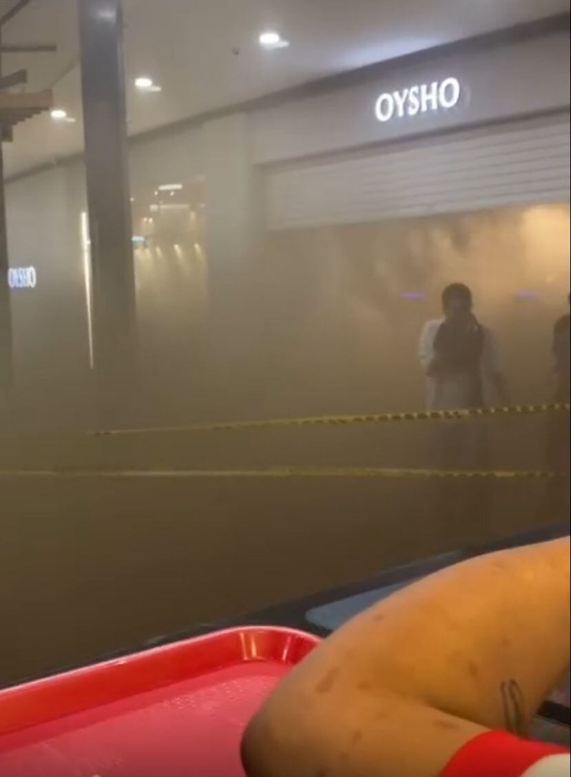Imagen del incendio en el Centro Comercial Jardín Plaza, en el sur de Cali. Marzo 4 de 2024