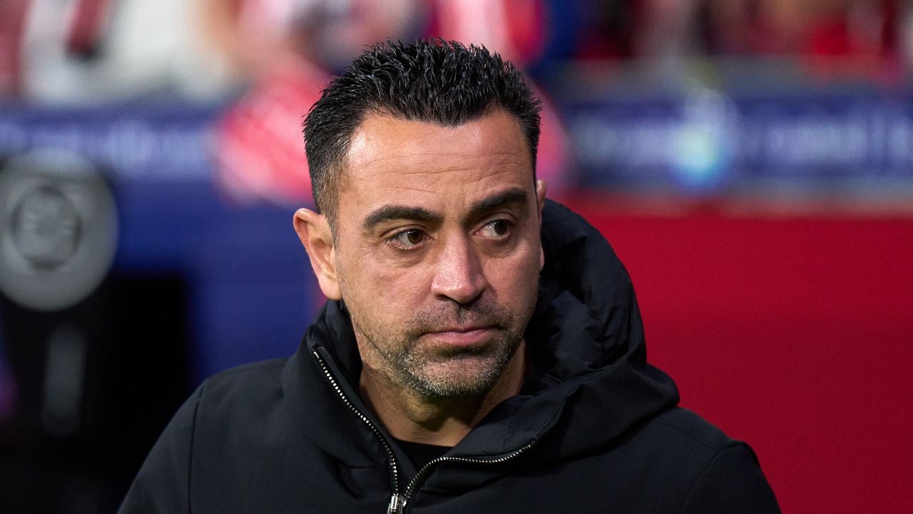 MADRID, SPAIN - MARCH 17: Head coach Xavi Hernandez of FC Barcelona looks on prior to the LaLiga EA Sports match between Atletico Madrid and FC Barcelona at Civitas Metropolitano Stadium on March 17, 2024 in Madrid, Spain. (Photo by Angel Martinez/Getty Images)