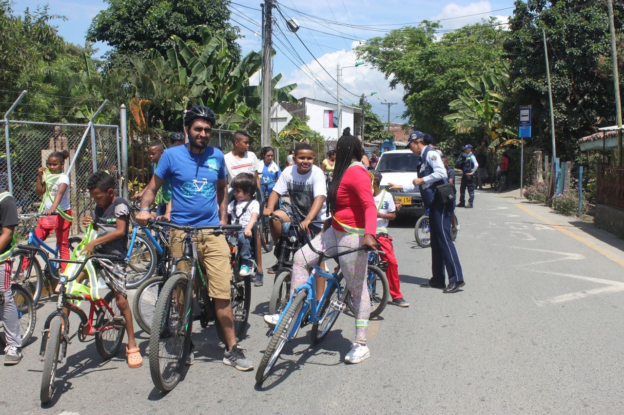 Por medio de las bicicletas busca fomentar a la construcción de la paz.