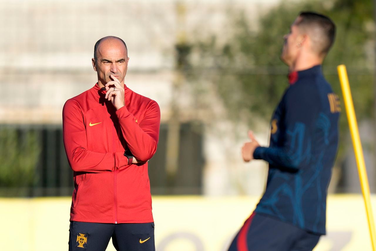 Portugal coach Roberto Martinez watches Cristiano Ronaldo, right, during a Portugal soccer team training session in Oeiras, outside Lisbon, Tuesday, March 21, 2023. Portugal will play Liechtenstein Thursday in a Euro 2024 qualifying match in Lisbon, the first game under the new team head coach Roberto Martinez. (AP Photo/Armando Franca)