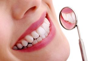 Tener los dientes completamente blancos puede ser una apariencia que cubre problemas de orden mayor.