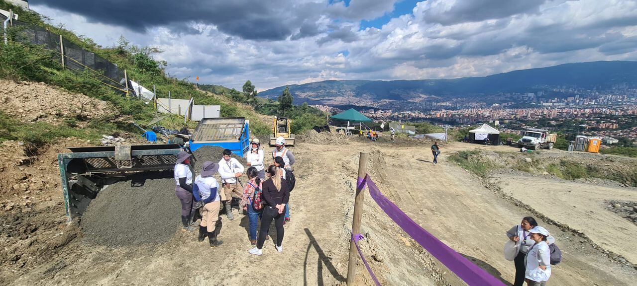 Hallan primeros restos óseos en el sector La Escombrera de Medellín.